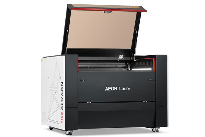 Aeon Nova10 S 临海论坛  Professional CO2 Laser Cutter and Engraver three-quarter view with lid open